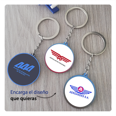llaveros con logos de escuelas de aviación colombianas