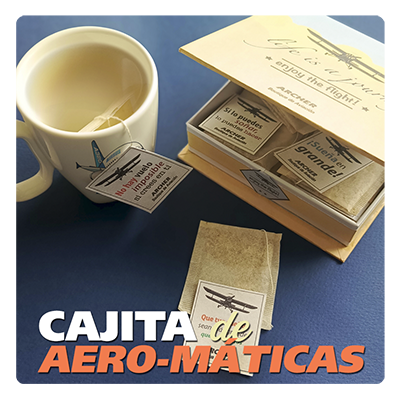 Caja de bebidas aromáticas e infusión de manzanilla y té verde y negro con mensajes de aviación. Regalos diferentes originales para amantes y aficionados a los aviones y a la aviación