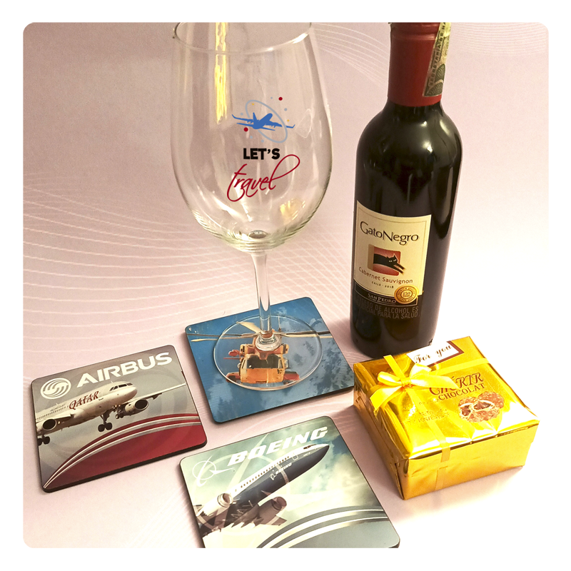 Portavasos personalizados con logos y fotos de fabricantes de aviones y helicópteros. Logo de boeing, airbus, piper, embraer, cessna, cirrus, mxp, livery qatar, american airlines, aviacna, latam, turquish, iberia. Regalos con temática de aviación