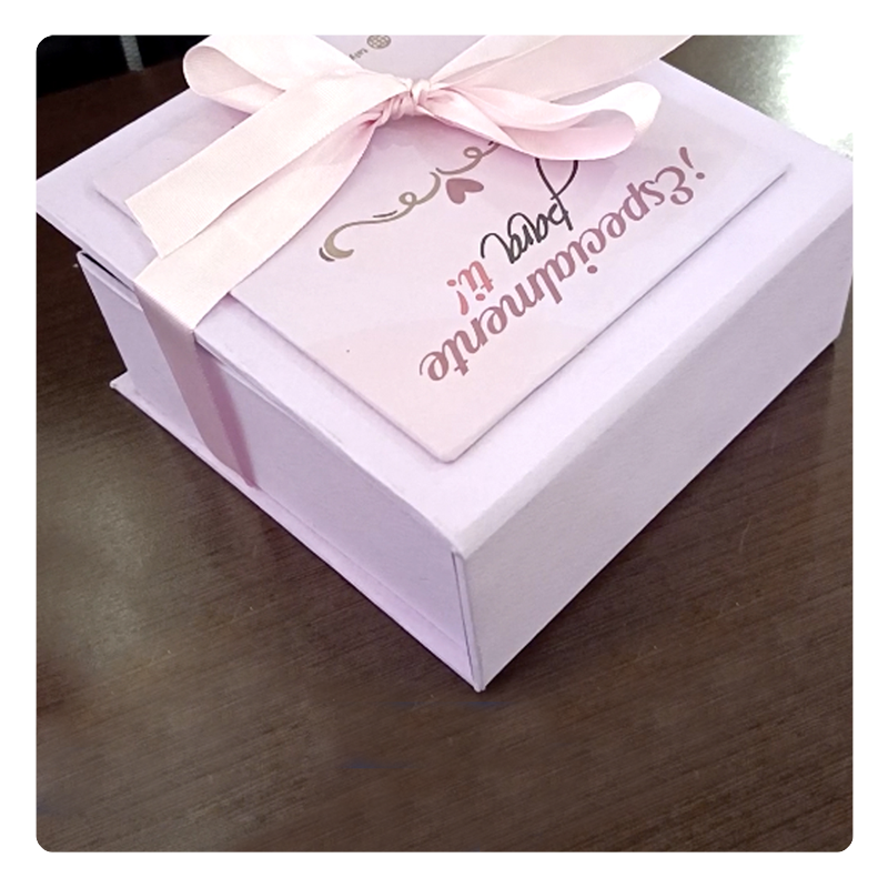 Regalos y detalles para personal de aviación. Cajas sorpresa personalizadas para amantes de los aviones