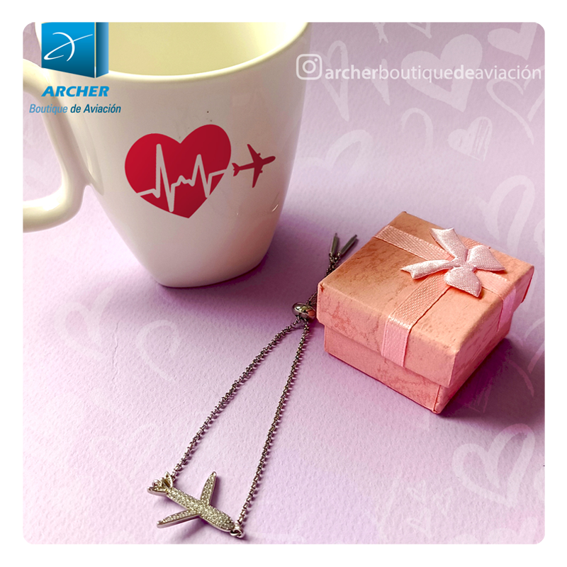 Pocillo personalizable
y aretes con cadena y dije de avión. Regalos aviones. 