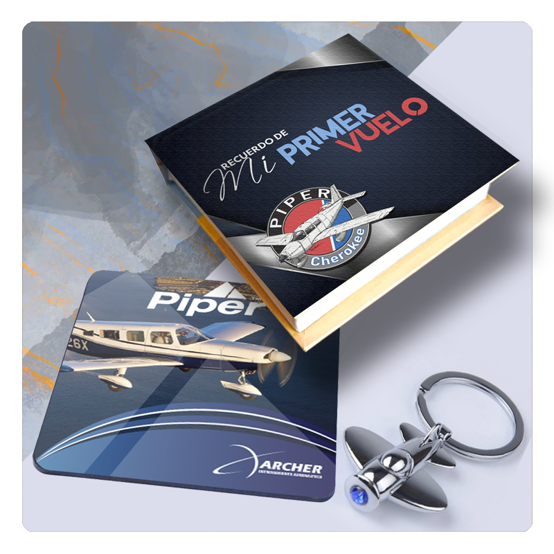 Regalos para pilotos de  recuerdo de mi primer vuelo con llavero y portavasos. Cajas sorpresa personalizadas para amantes de los aviones