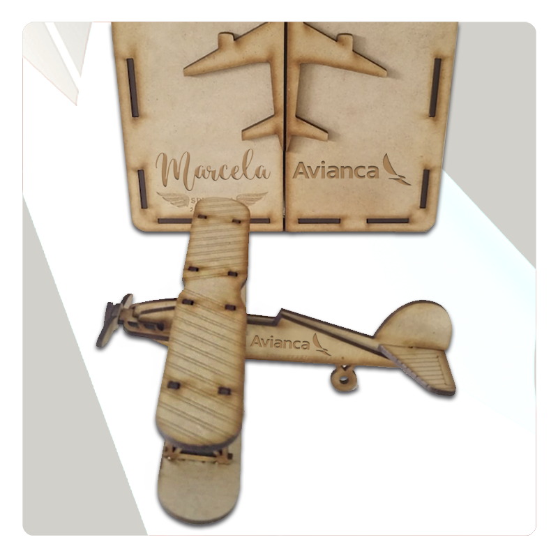 Regalos y detalles para personal de aviación. Cajas sorpresa personalizadas para amantes de los aviones